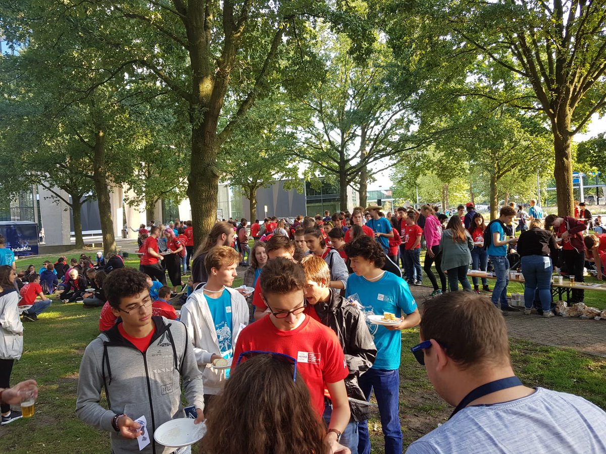 UiProcessMining's tweet photo. Yesterday we were grilled to meet the new group of @TUEindhoven students during #IntroWeek. A warm welcome to all starting students!
Head over to our #AcademicAlliance page to learn more about the opportunities with #ProcessGold! https://t.co/tAFsLTFu9I https://t.co/ioAwvN9ChU