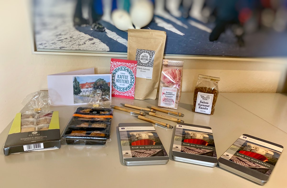 advantic_ikiss's tweet photo. Hui wie toll...wir haben ein 😉dick-machend-es😋 Dankeschön-🎁erhalten! Vielen ❤️-lichen Dank an den #KreisOstholstein für diese wundervolle Überraschung! Das trifft genau unseren Geschmack! 😋Auf eine weitere partnerschaftliche Zusammenarbeit mit vielen weiteren Innovationen! https://t.co/zST7DtErgN