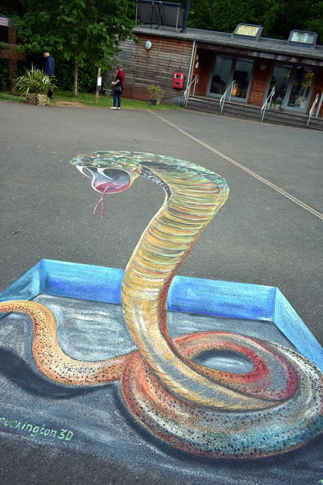 Tony Fagan provides us with his #3D artwork. So many pictures have been taken of this by families who are escaping the jaws of the snake or daring to cross the bridge. Do you dare?

His work is made from acrylic, oil and resin. Excellent work, Tony.

#Cockington3D