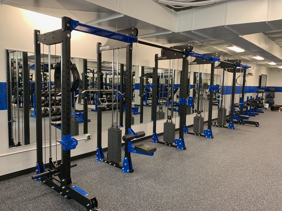 Nick_Giglia_416's tweet photo. Bedford HS goes from a weight room to a high volume Athletic Performance Facility. Besides incredible function, this room just pops
#equipmentguys #straydogstrength #bedforsbisons #theseasonneverends https://t.co/JKd8JYermC