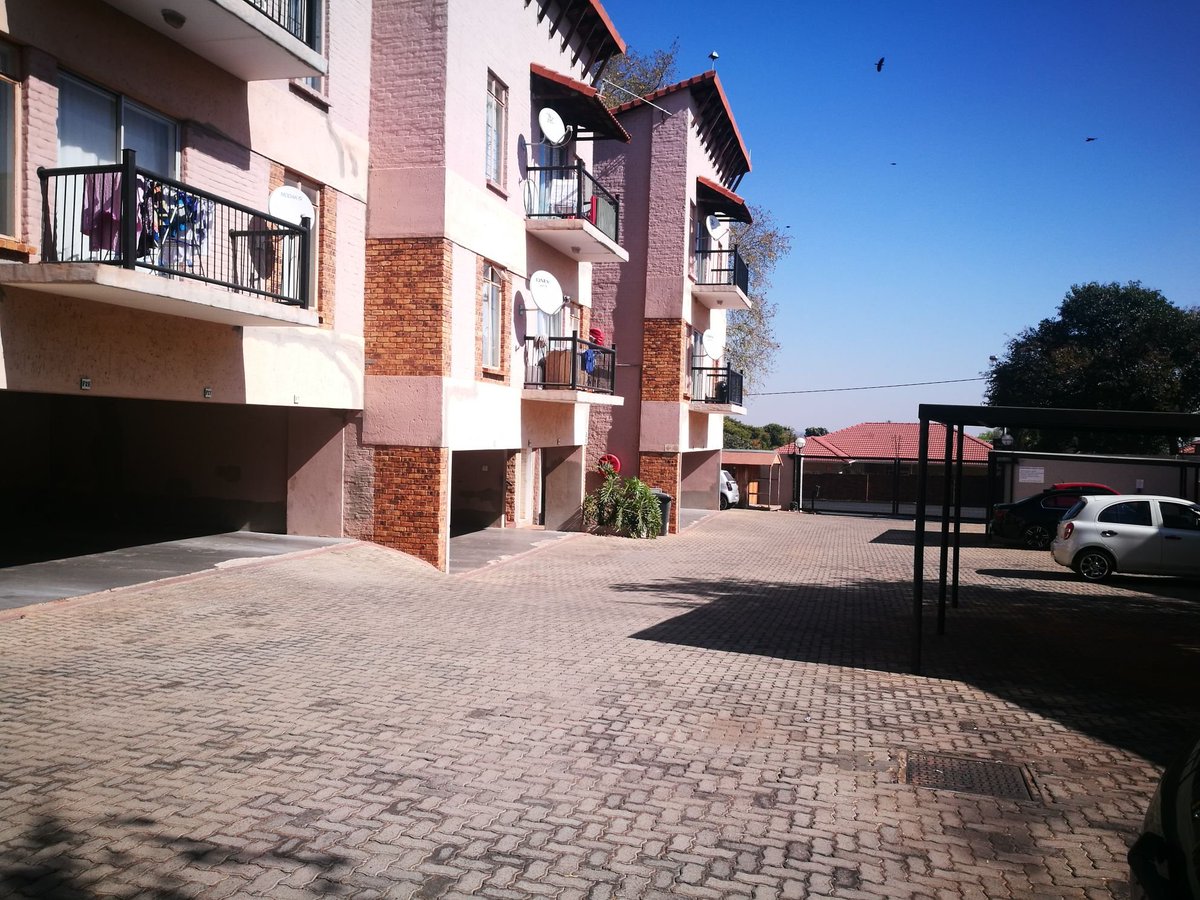 RelianceAuction's tweet image. SECURE 2 BED APARTMENT - IDEAL AS A STARTER HOME - CENTRALLY LOCATED

WANT THIS PROPERTY IN BLOUBOSRAND??

For 'INFO PACK' comment with your email and contact number below, or contact Clive on 0825760819