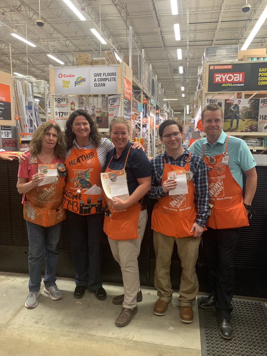 BallaAtHD's tweet photo. Shout out to our faves! D24 Kathleen for being sales associate of the month, D23 Nate for his excellent customer service in a VOC, and MASM Kris for being MASM of the month! Thank for you @AdamSee107792, @HouleHeather and @XKerrigan for giving that recognition! #Store2743 https://t.co/1A64sGVlaB