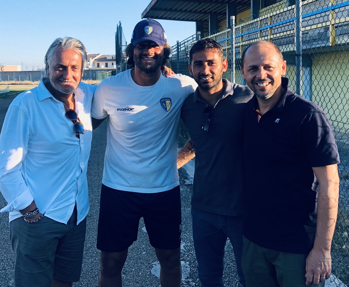 fdematthaeis's tweet photo. In company of Three professionals , Cagnazzo ( GK coach) Michele Pazienza ( former Juve, Napoli , Fiorentina player) and Elio Di Toro ( Former Pescara and Foggia player) . There’s a lot of soccer here.. and great friends..!! https://t.co/Ub8ld3ZezC