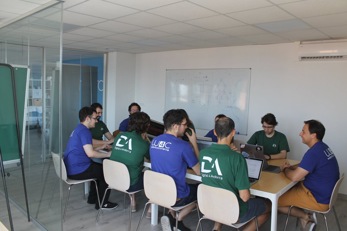 W4Commerce's tweet photo. En Web4commerce compartimos los triunfos juntos y trabajamos en equipo 👩💻TEAM 👨💻
—————————————————————————— #web4commerce #team #work #team #equipo #developers #web #design #marketing #digital #digitalart #marketingdigital #barcelona #teambuilding #summer #verano #programadores https://t.co/IB8uUSbOcy