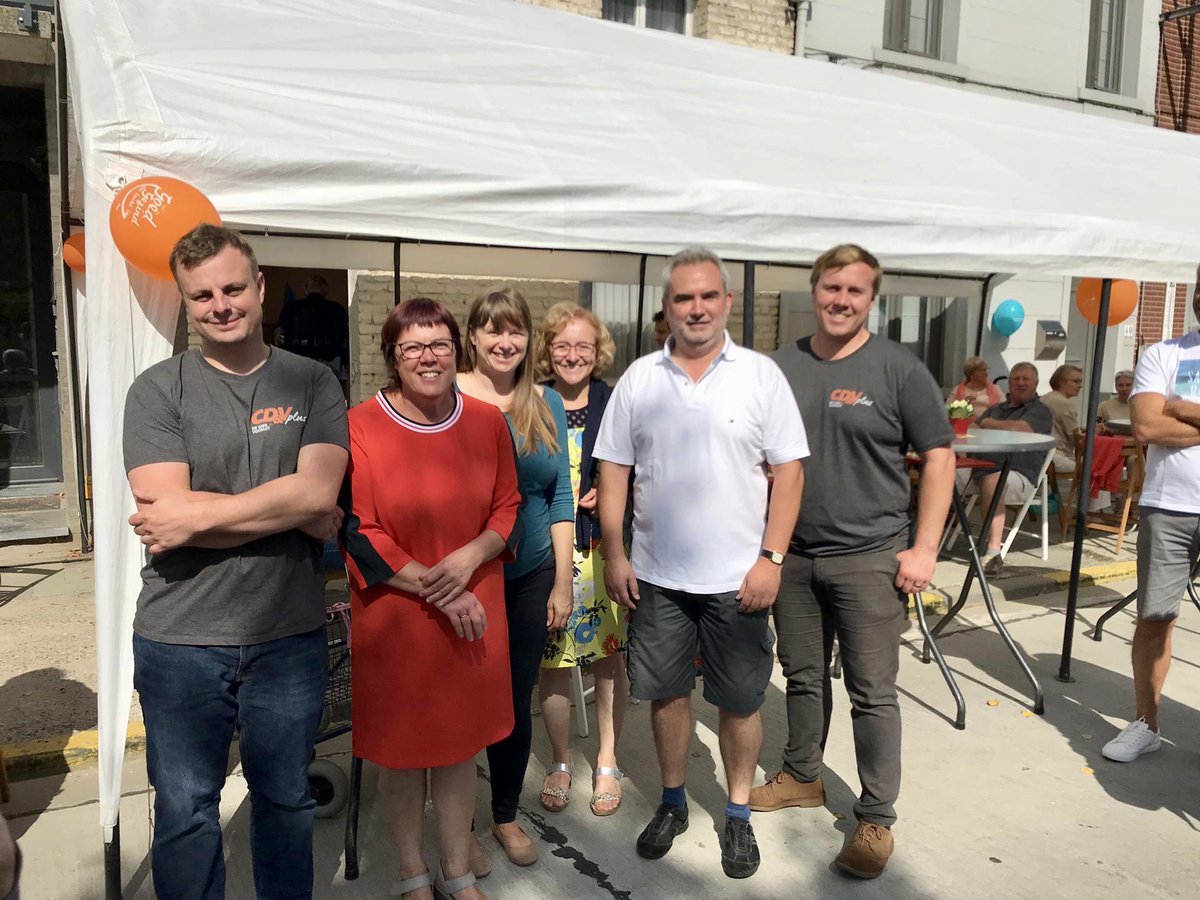 cdenvmerchtem's tweet photo. Wat een waanzinnige #MerchtemKermis dag was het gisteren met de #jaarmarkt en een fenomenaal optreden van @CoverbandDuk 🤪🥳👌

#Merchtem #cdenvmerchtem
#dewegvooruit #levenskwaliteit
#tiendagenfeest #cdenv #kermis
#samenzijn #Merchtem1785
#ikbenwij #DUKcoverband https://t.co/S9EtSIg050