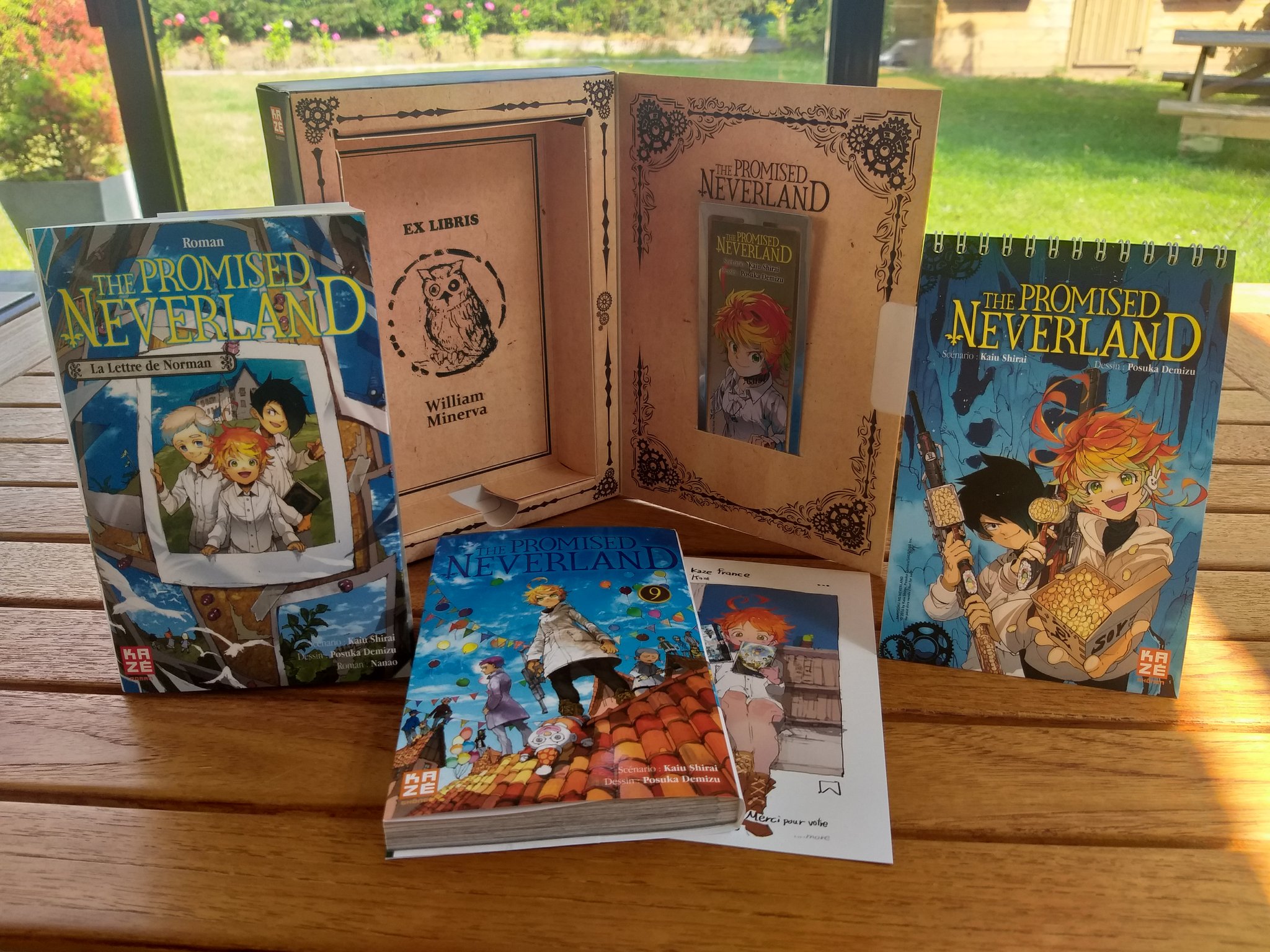 Coffret Collector The Promised Neverland X 上的The Promised Neverland FR:「La réception du jour : Le sublime coffret de The Promised Neverland ! 😍 Un grand merci à @KazeFrance pour cette édition collector, vous faites vraiment plaisir