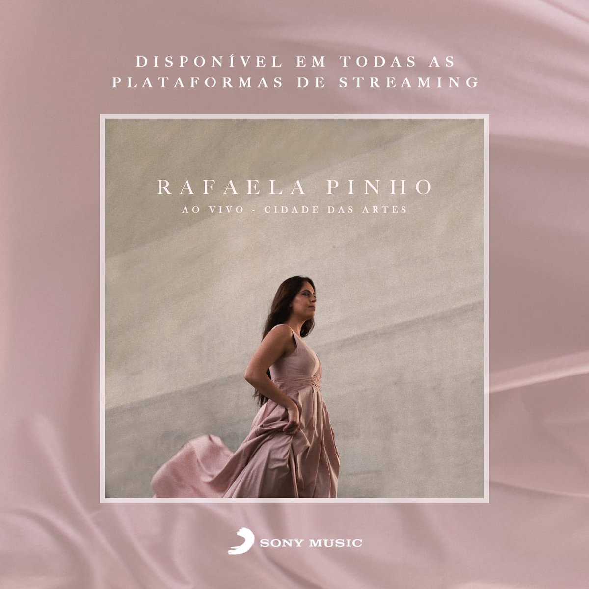 Essa é a capa do meu DVD 😆 e ele já está disponível em todas as plataformas digitais para você ouvir as musicas. Também está no YouTube para você assistir “de grátis”. Quer coisa melhor que isso. Me conta o que vocês achataram. Tá tão lindo.