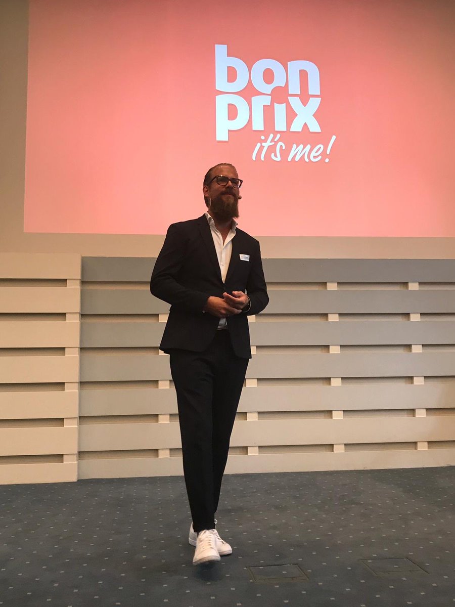 OttoGroup_Com's tweet photo. Daniel Füchtenschnieder @bonprixDE, beim #handelskongresshh über das innovative Handelskonzept #fashionconnect: „Der Kundin etwas Besonderes zu bieten und die Pain Points im Shoppingerlebnis bestmöglich zu eliminieren - Darum geht’s im Pilot Store in der Mönckebergstraße.“ https://t.co/8jeH7ALcK8