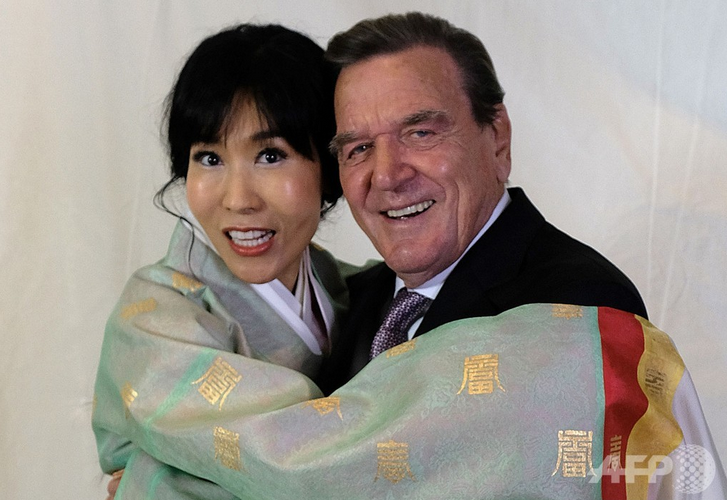 マクベス 少し古い記事ですけど検索していたら シュレーダー前独首相 韓国人女性と結婚式 老人になって色ボケはよくありますが 変態ドイツ人 高山 正之氏のコラムだったかな を満足させる韓国人女性は凄い