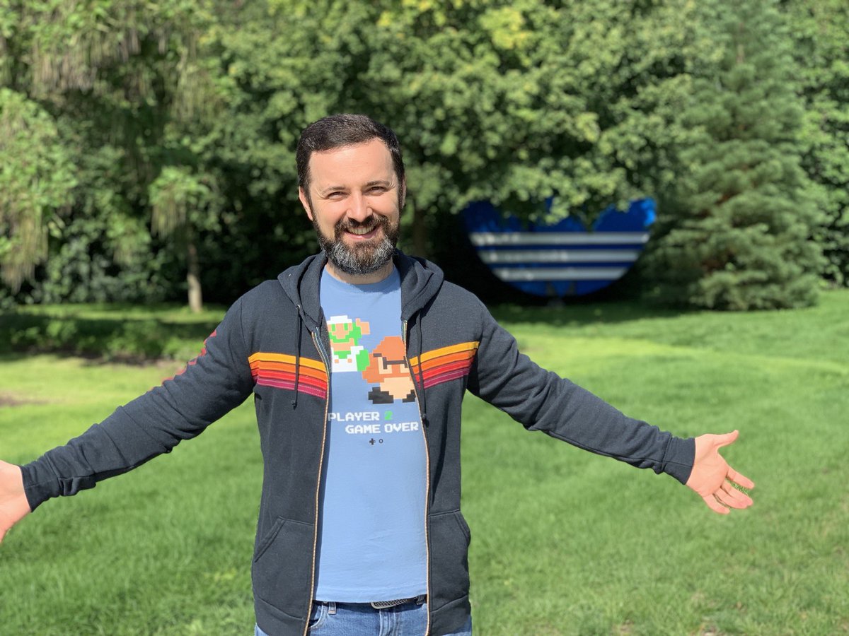 That amazing moment when you receive a gift so awesome that you are keeping the box it came into! 🤩Incredible #Microsoft and #StrangerThings  hoodie! \m/ thanks <a href="/brandonleblanc/">Brandon LeBlanc</a> and the best team #WindowsInsiders 🤩🤩🤩