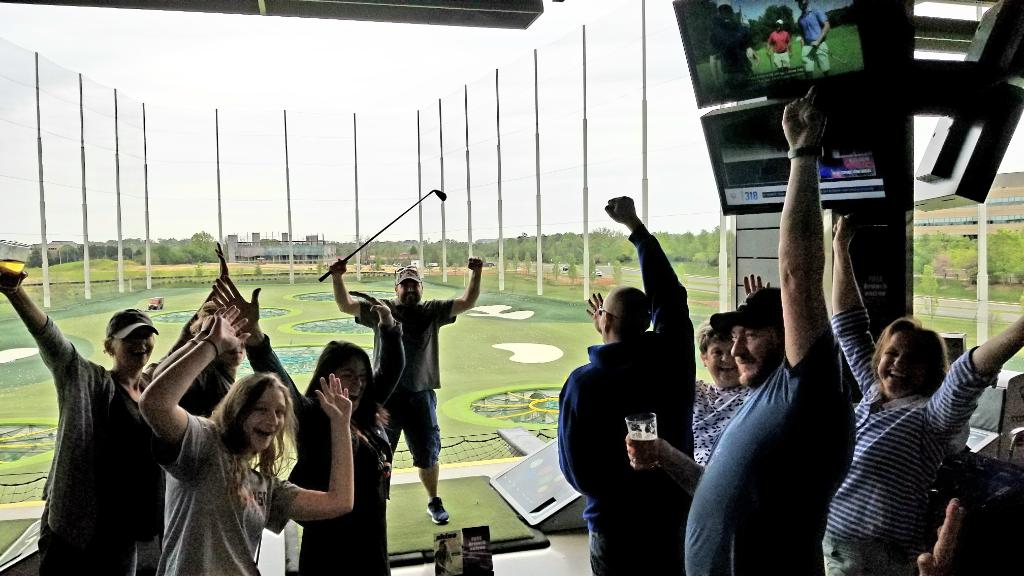 I just found a few extra gift cards for <a href="/TopGolf/">Topgolf</a> - have you been there yet? It’s really fun - retweet and tag your friends you’d bring to play with you and maybe I’ll hook you up. 🎉 @Sprint customers can already get an hour free through #MySprintRewards sprint.co/30nc4K