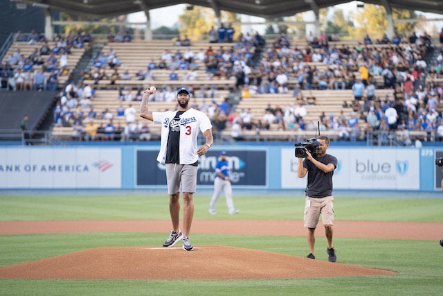 2019 Lakers Night: Anthony Davis Throws Out First Pitch At Dodger Stadium - https://t.co/av8BwlNncc
#Sports https://t.co/uvINpBzaW0