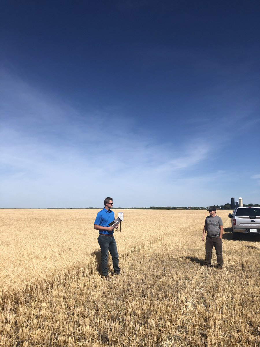 westernagNWSK's tweet photo. @Elliott_R_H explaining the 2 @Western_Ag #OptimizedFertility trials here at @MakersCraftMalt field day. Looking to keep protein low without sacrificing too much yield. #PRStechnology #maltbarley #craftbeers #localmalt #saskmalt https://t.co/7ktXJx8Yws