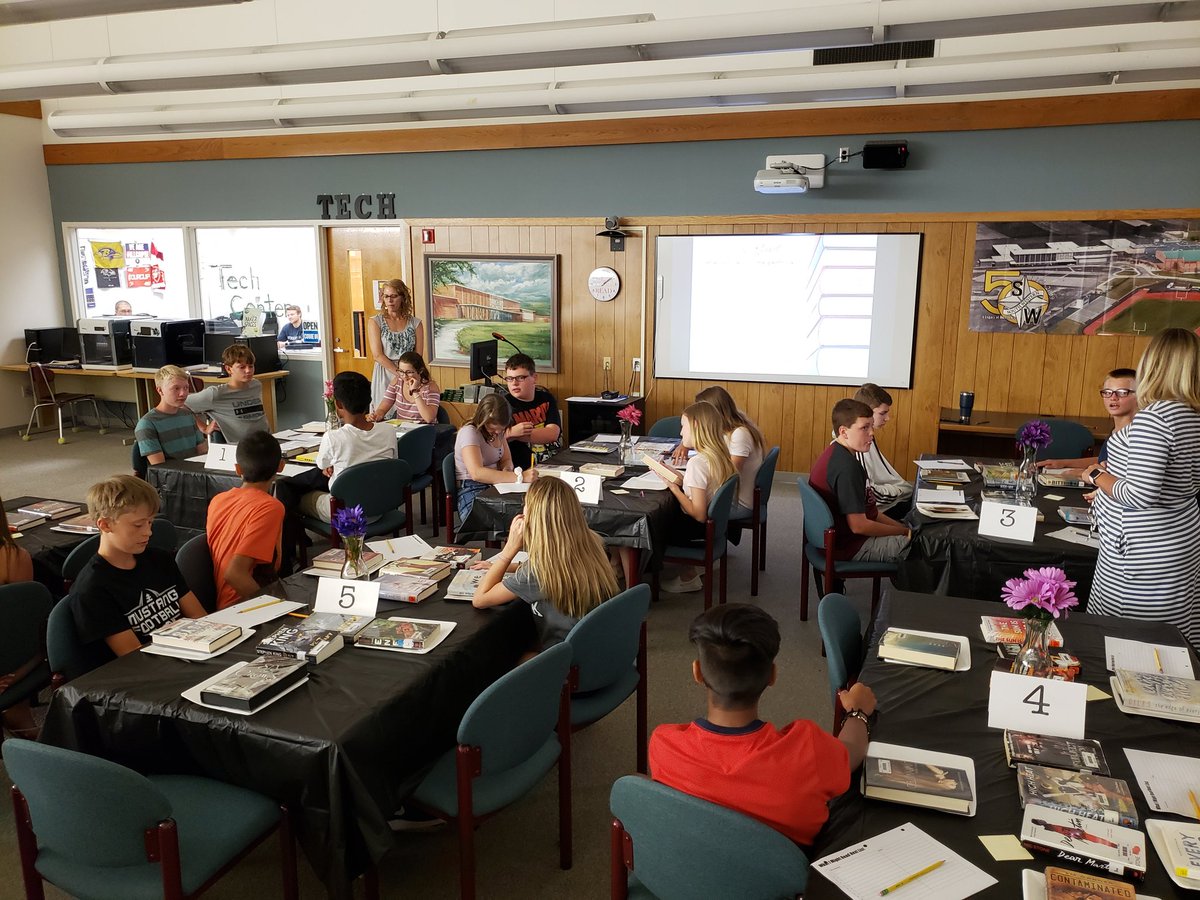 RyanMelhorn's tweet image. Our 9th grade English classes attended a book tasting with our librarian today. @SuzanneWimsett @SouthWesternLib #SWExcellence #swhsmustangs