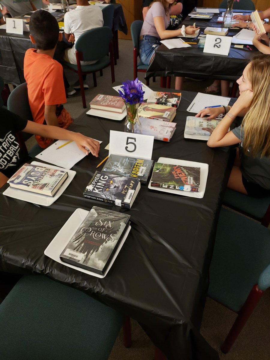 RyanMelhorn's tweet image. Our 9th grade English classes attended a book tasting with our librarian today. @SuzanneWimsett @SouthWesternLib #SWExcellence #swhsmustangs