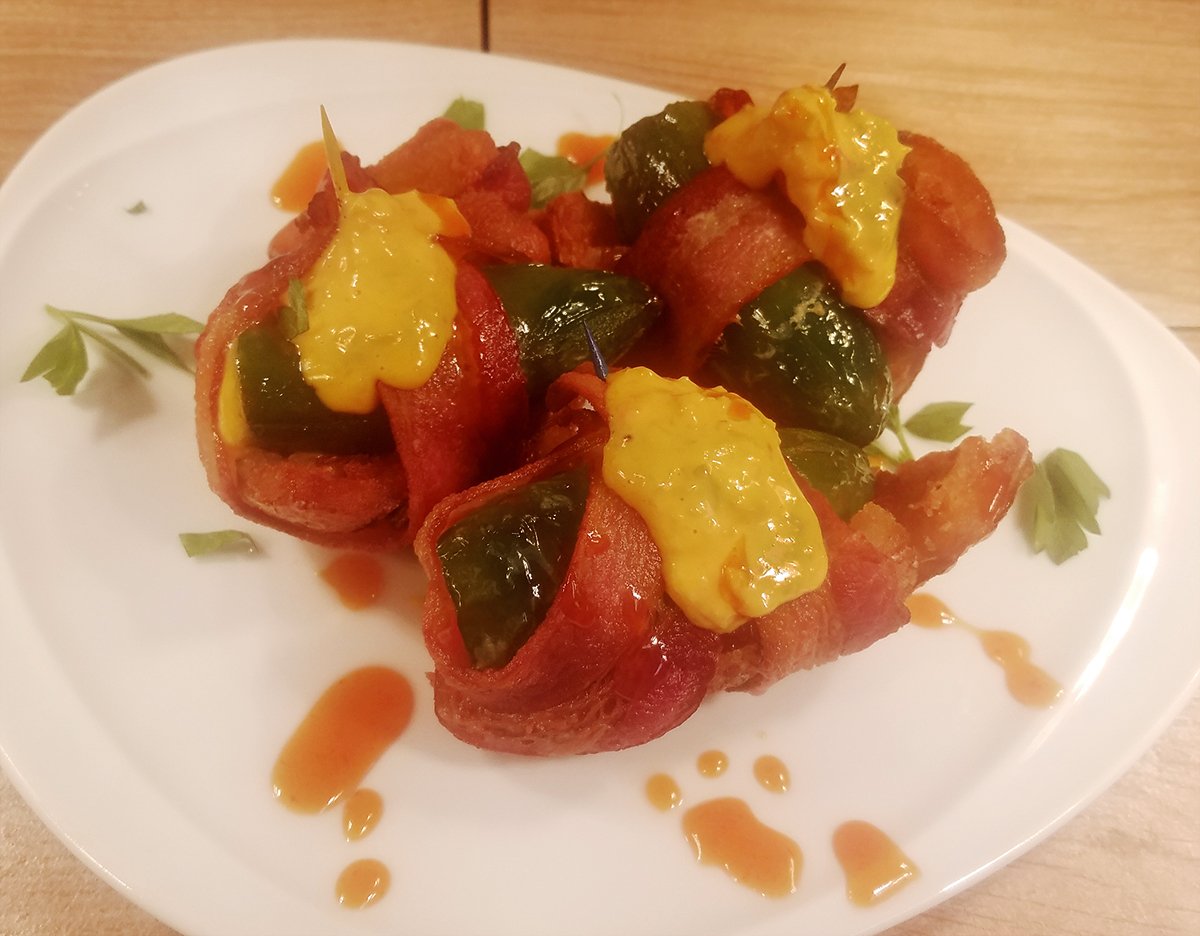 PenobscotMcCrum's tweet photo. Bacon wrapped jalapeno popper potato skin, the winner of our #potatoskinevolution contest at Waypoint in Tennessee 😮😋 https://t.co/FvcXlknFxv