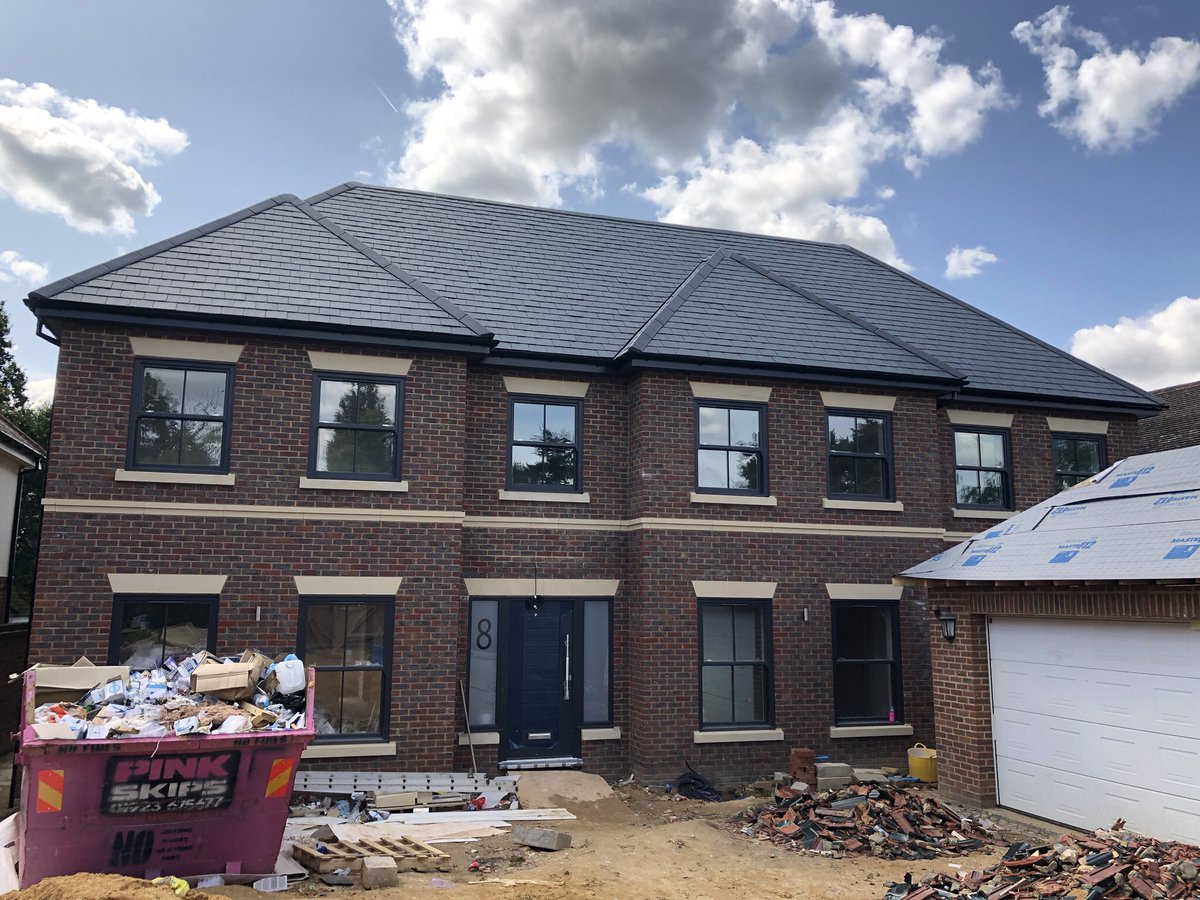 Another quality installation just completed by Harpenden Window Co 👌

Here we installed 7016 woodgrain timber alternative windows and composite door and 7016m origin aluminium bi folding doors 😍

Start your glazing journey here harpendenwindows.net