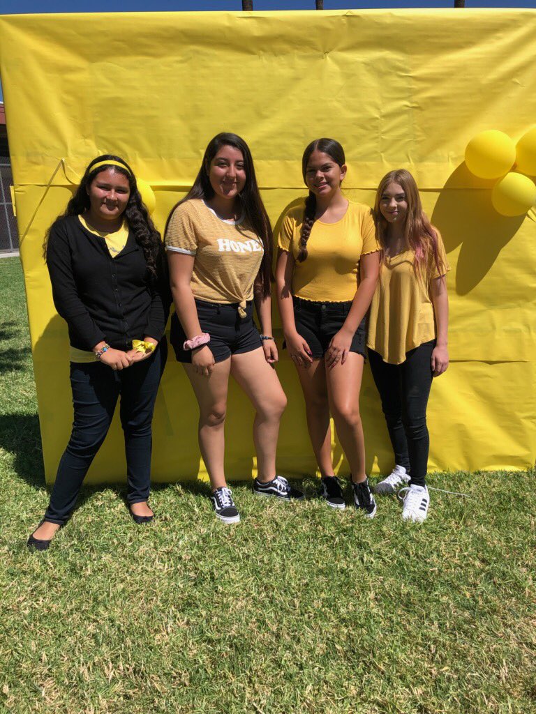 thechsren's tweet photo. Sophomore Renaissance Pride #thechs #rawr https://t.co/XFiEYzfrvh