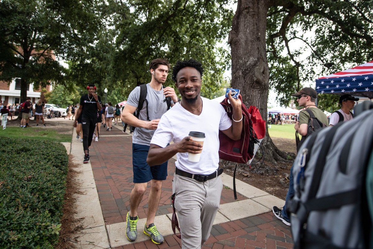 msstate's tweet image. Happy first day of class, Bulldogs! 🐾 

“You’re off to great places📚 . Today is your first day! Your mountain is waiting, so get on your way” -Dr. Seuss 

#WeRingTrue #Hailstate #TrueDawg