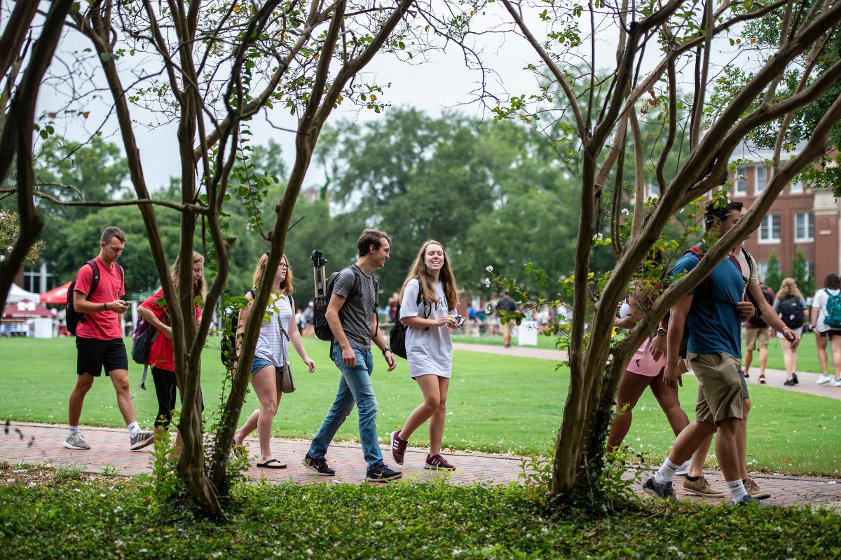 msstate's tweet image. Happy first day of class, Bulldogs! 🐾 

“You’re off to great places📚 . Today is your first day! Your mountain is waiting, so get on your way” -Dr. Seuss 

#WeRingTrue #Hailstate #TrueDawg