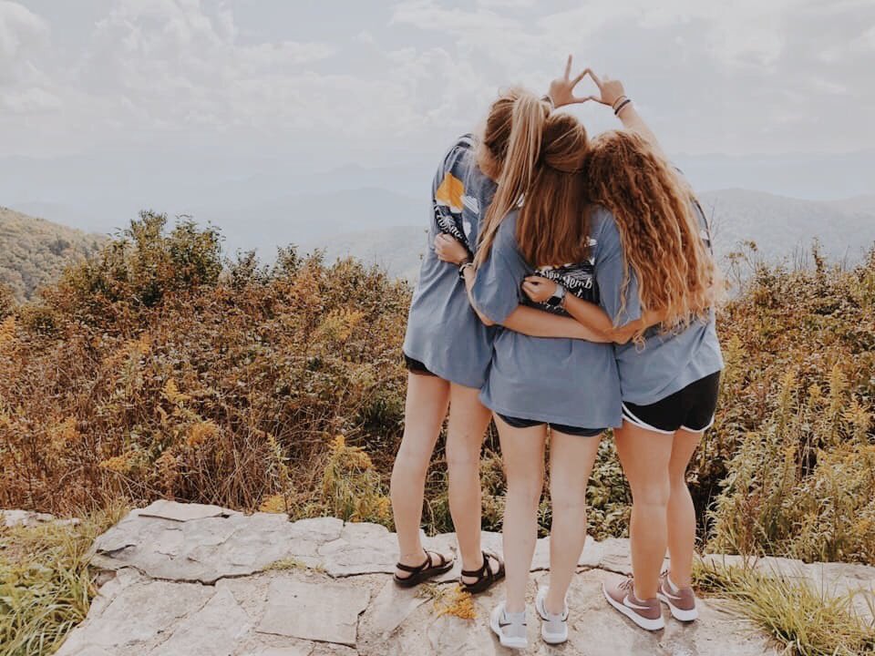 Go ⭐️ Greek this fall! Find your sisters, travel buddies, and best friends!
#goconfidently #etsukd
