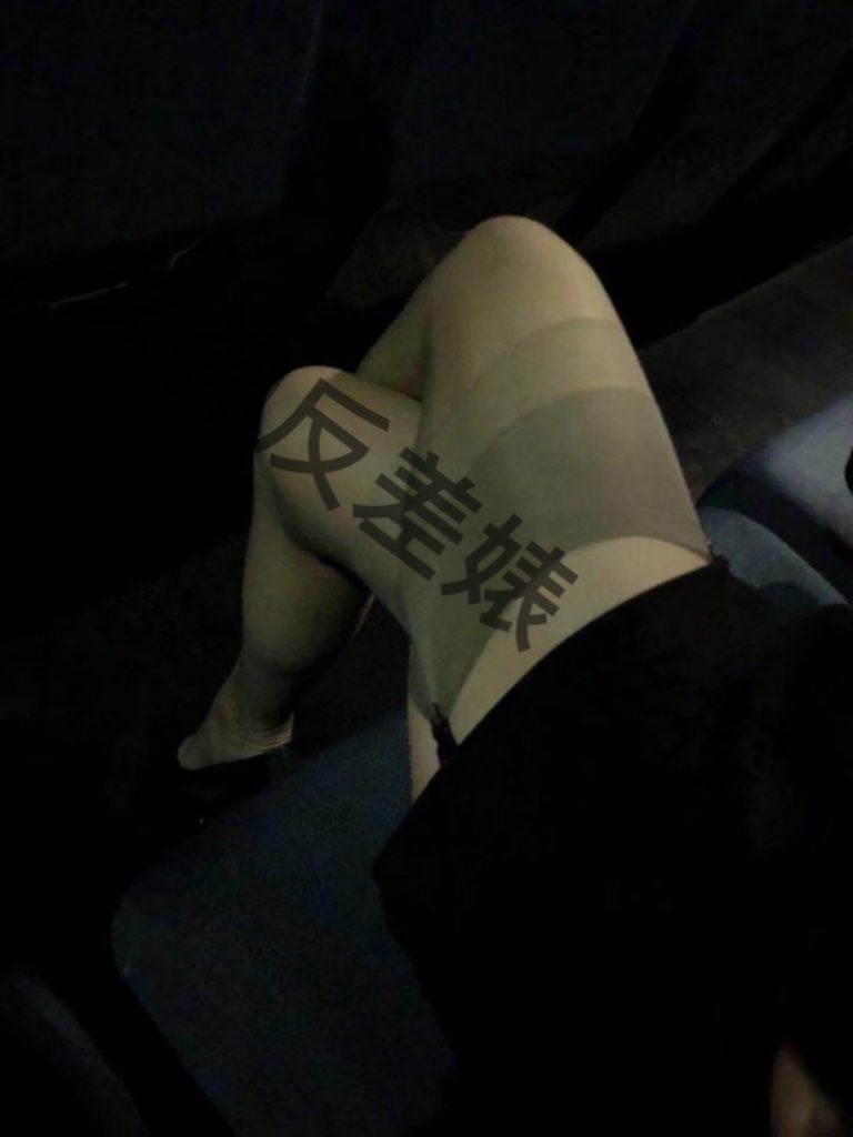 反差婊只开发女神级别、OL 高档丝袜不离身，极品骚脚伺候 在我面前下贱的妓女样很上瘾 释放控制欲。对劣质丝袜无感。  同好 婊子私信 https://t.co/YnWme9zsV6