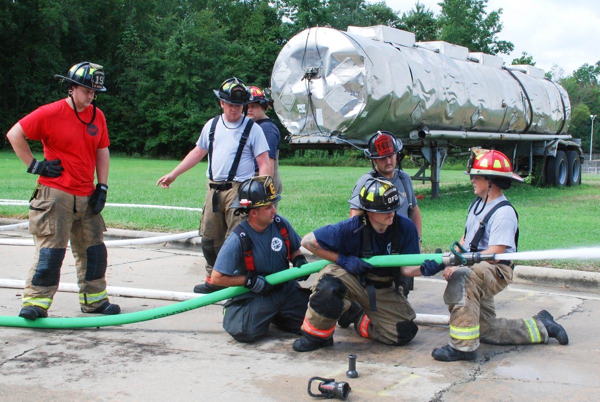 BullCitysChief's tweet photo. DFD is honored to host the @SAFRE hands-on course “The Run &amp; Gun Engine Company” today! It is presented by BC Richard Ray, @durhamcityfire ; CPT Jonah Smith, @charlottefire; and Gary House, @TownofCary FD.  Little bit proud to have Chief Ray running a battalion here in Bull City! https://t.co/PU9x6hODBJ