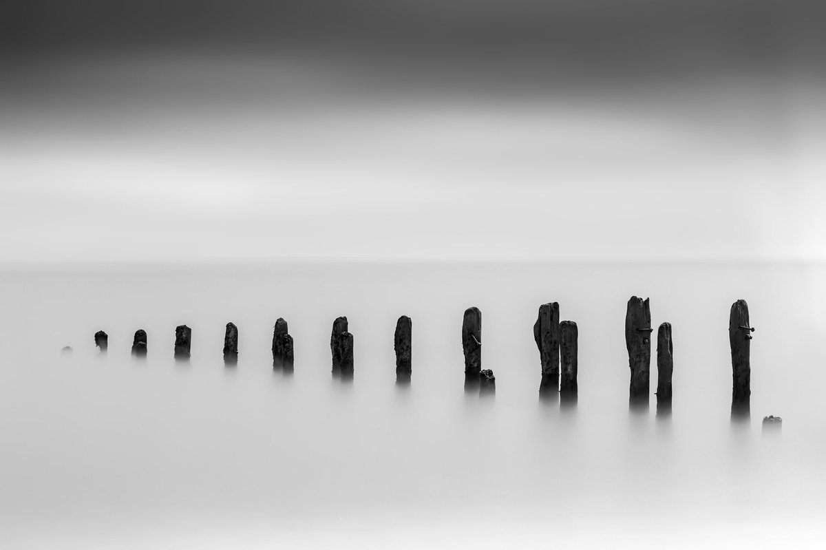 EdgeofFocus's tweet photo. Spurn Point sea defences stand idle against the ebb and flow @LEEFilters #seascape #Photography https://t.co/i09zJmNLL5