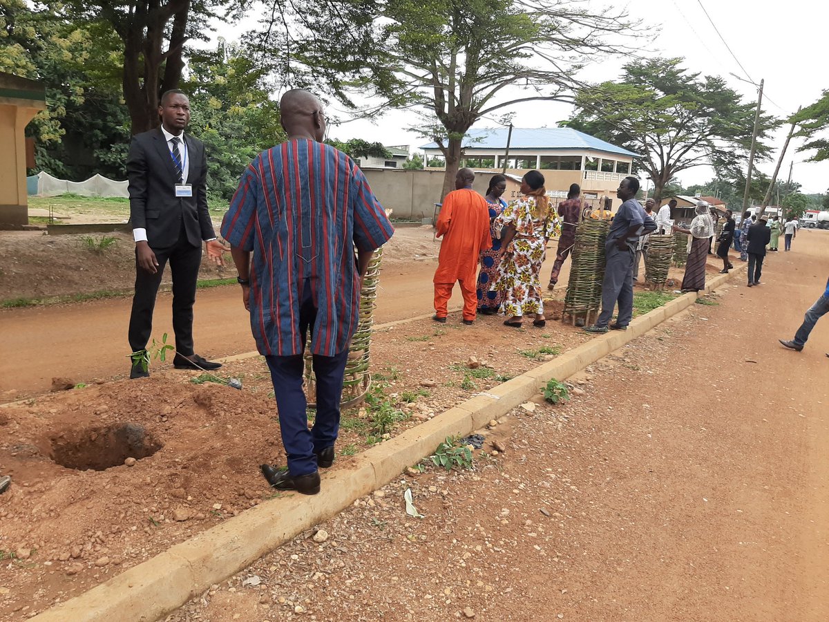 RSNetwork_'s tweet image. Finalized the Urbid Foundation #climatebaraza by planting trees around the administrative area of Sokode. As @WangariMaathai said it is the little things that citizens do! This
@HSF_Kenya