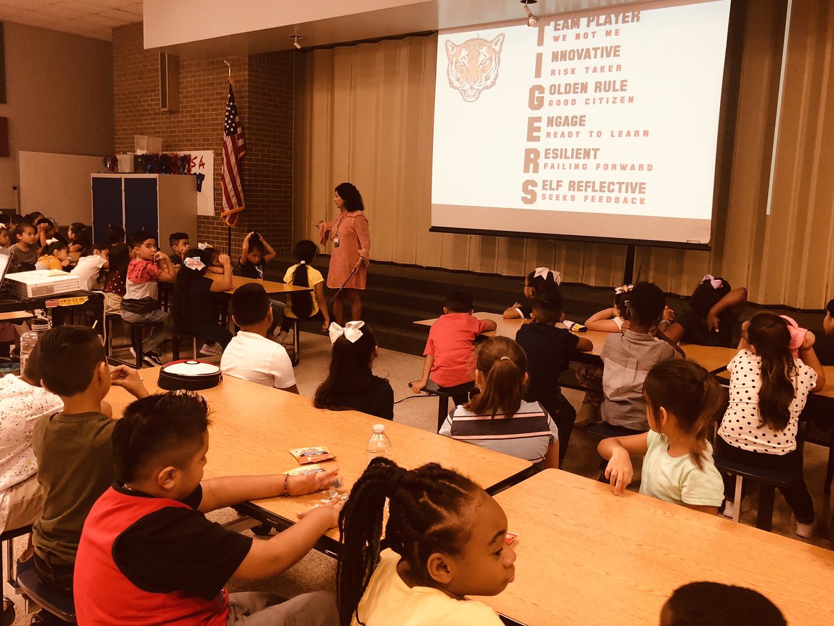 TweetingMsMoore's tweet photo. Our introduction to the Epps Island Core Values with @Maryscar50 @EppsIslandKISD @Epps2ndGraders 🎉🤩🎉 #TigersRock https://t.co/X2UTAfSxd8