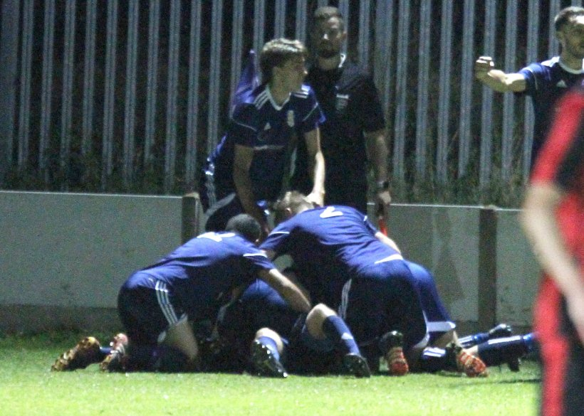 ODDSbible's tweet photo. ⚽️ Last night in a NCEL Division One game between Retford FC and Dronfield Town, Retford were 4-0 down and had 10 men with 18 minutes to play...

The game ended 4-4 and they are now 15 games unbeaten. What a way to do it 😂 https://t.co/pCLer0NLye