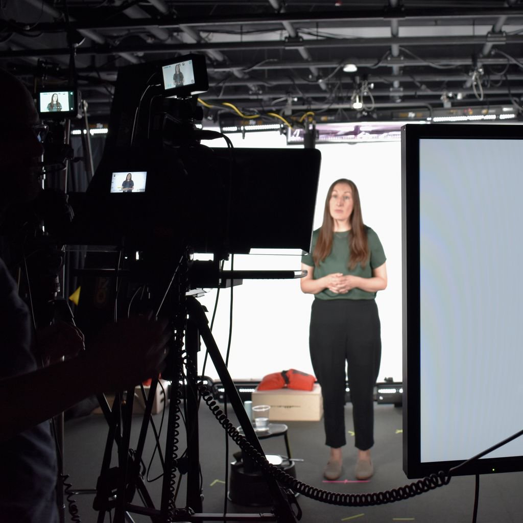 Much goes into the production of HMX courses. Here's Pharmacology lecturer <a href="/katemcdd/">Kate McDonnell-Dowling, PhD (she/her)</a> preparing for a concept video shoot. #learnwithhmx #behindthescenes