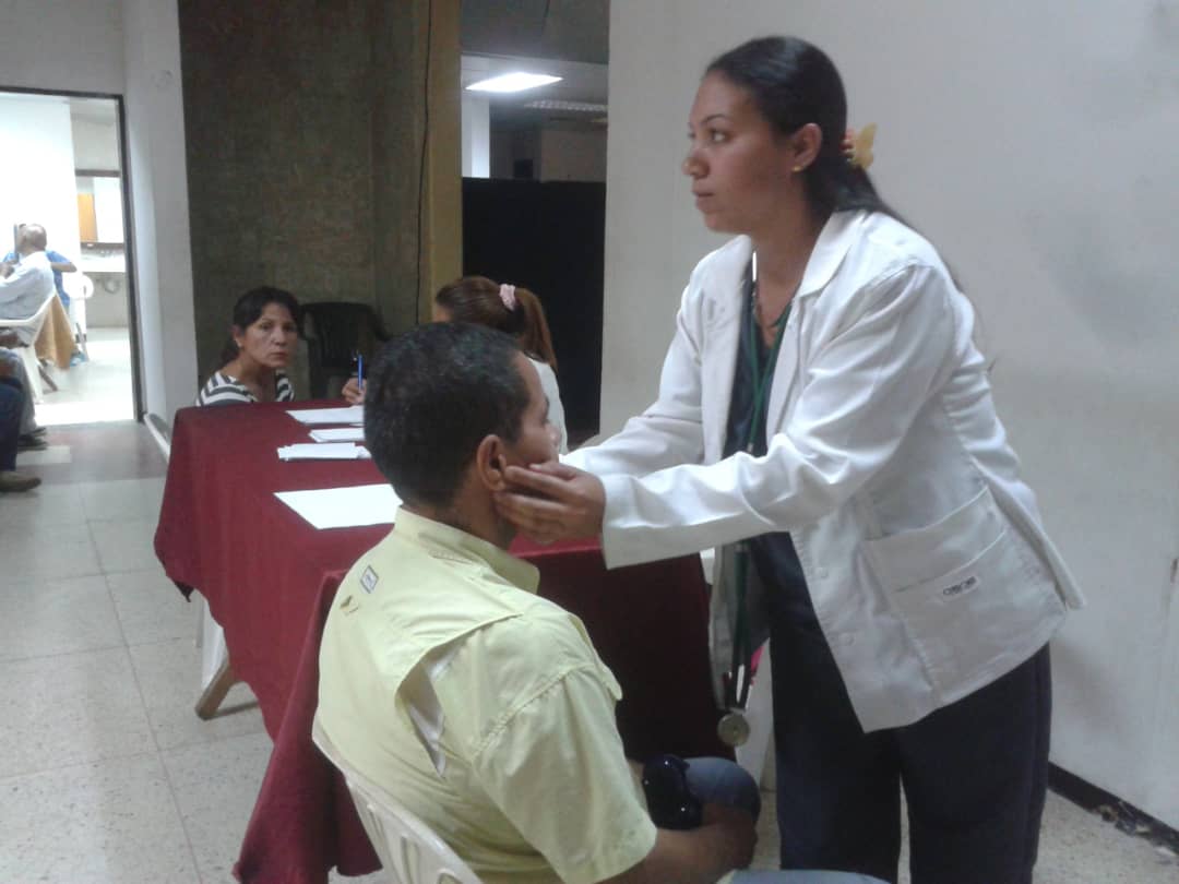 MPPSMiranda's tweet photo. #21Ago #AHORA personal Biblioteca Bienes y Transporte C.Cult C.Acosta #LosTeques beneficiado jornada salud @marevale https://t.co/fmdBxks2b3