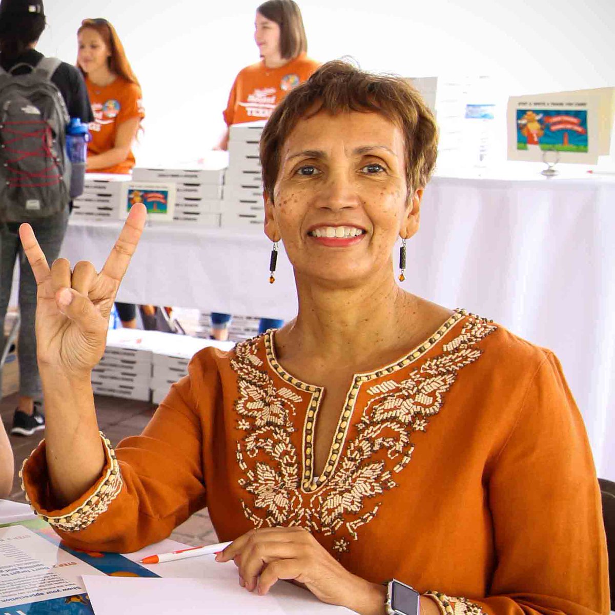 Hello, world! I’m lorraine j haricombe, Vice Provost and Director of the <a href="/utlibraries/">UT Libraries</a> and incoming president of the Association of Research Libraries (<a href="/ARLNews/">Association of Research Libraries</a>). I think it’s time to test drive this Twitter account... <a href="/UTAustin/">UT Austin</a>