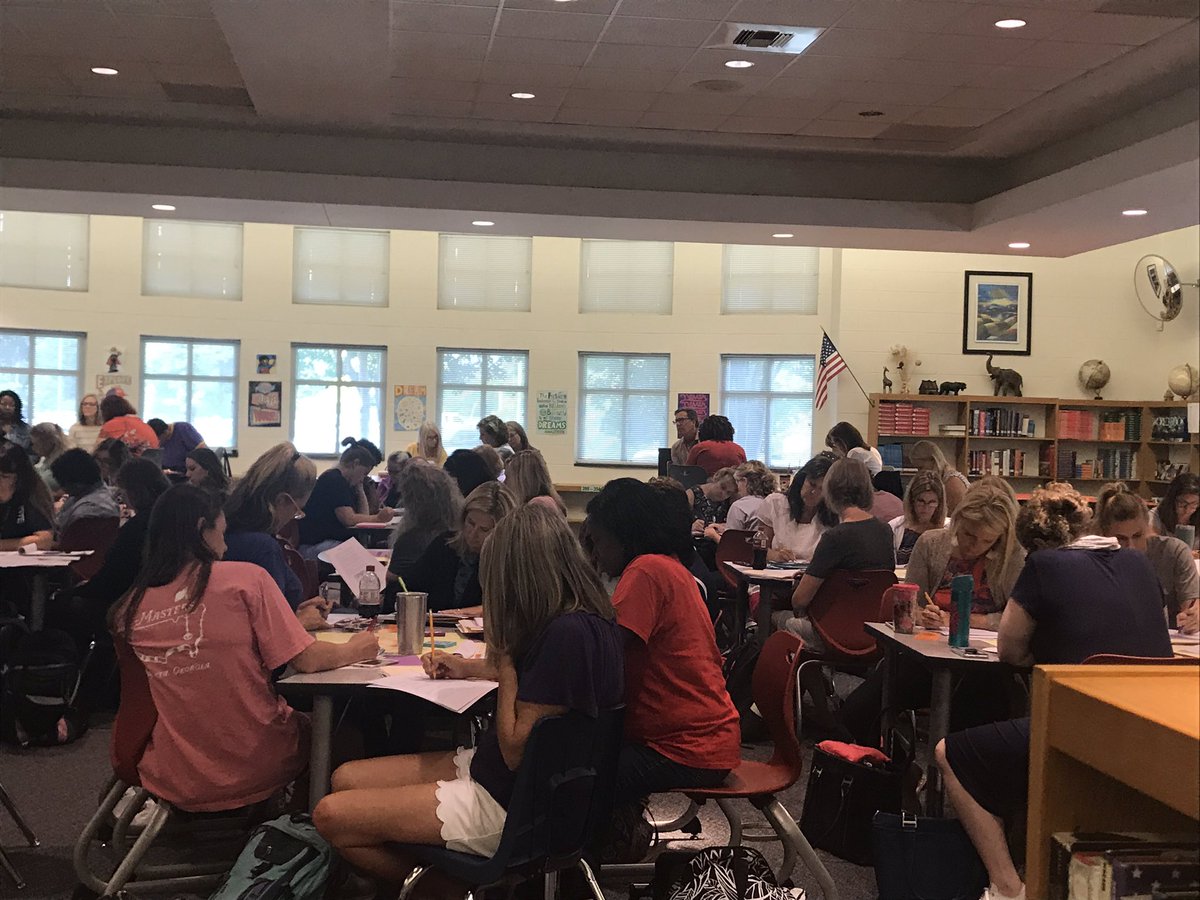 SecondaryELAWS's tweet photo. 6th grade ELA teachers dive into assessing studentsβ reading skills! Hard but such important work! https://t.co/SrOTr2J2uJ