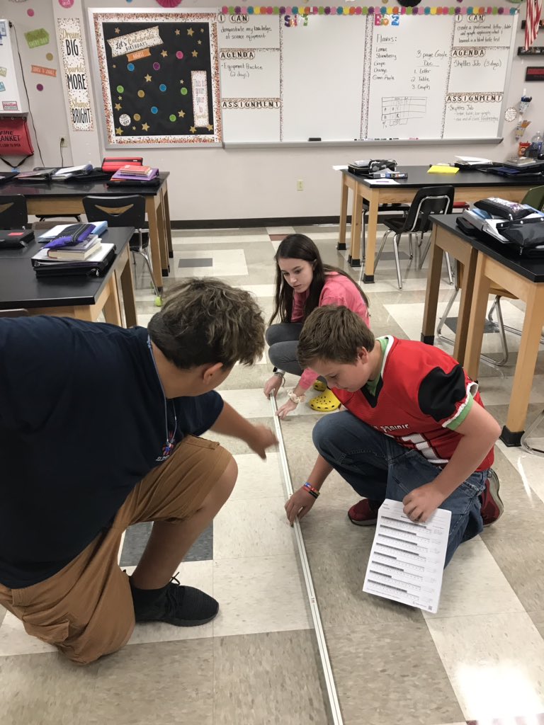 MHeimScience's tweet photo. 7th grade Science (period 3) working with equipment! #HeimCPScience7 #gopherscience https://t.co/9ZdGMlopQR