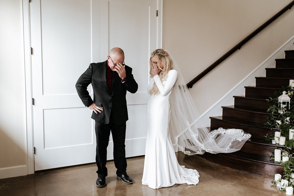 estatesatpecan's tweet photo. We just can't get over how heartfelt ๐ first-look moments are! Could this one be anymore beautiful?
#firstlook #firstlookphotos #gettingmarried #fatherofthebride #houstonweddings #wedding #theestatesatpecanpark
๐ท: Taylor Elizabeth Photography - @taylorelizabethphoto https://t.co/qBKd9JVsoe