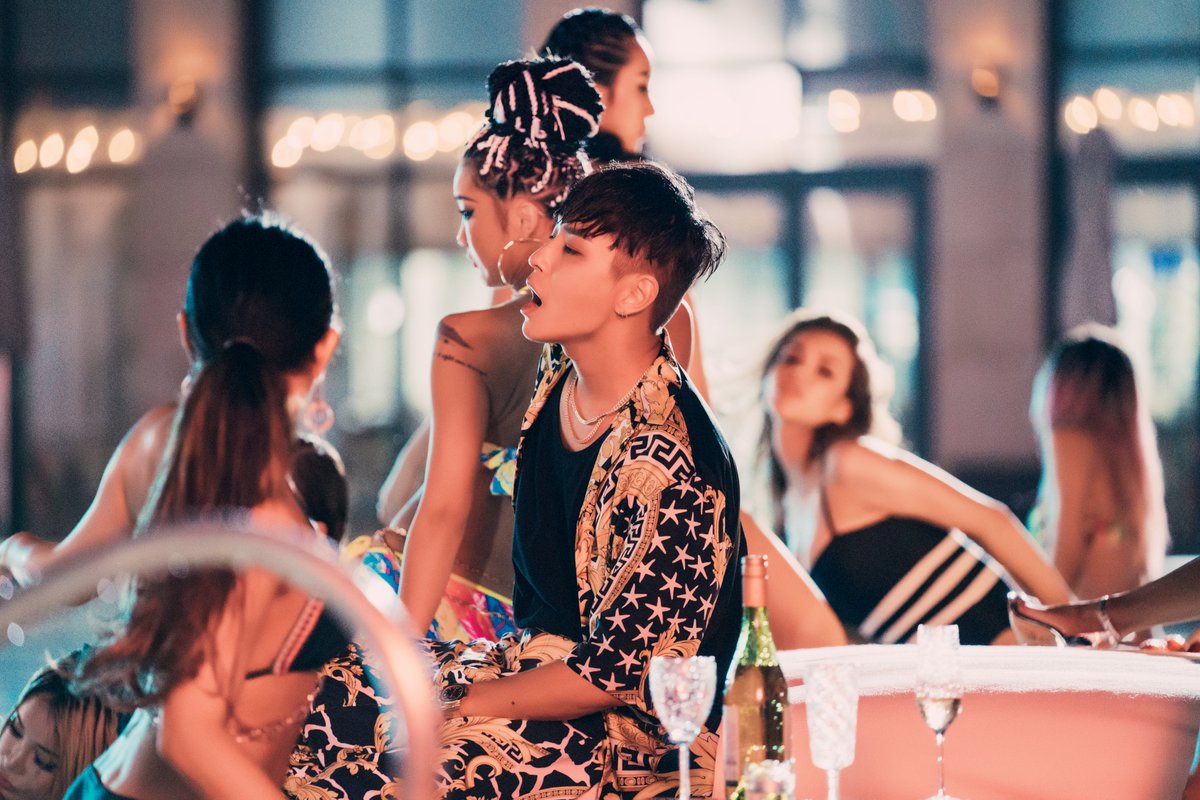 AOMGTH's tweet photo. [IG] MV Behind Cut จากเพลง make her dance ไซม่อน โดมินิก (Feat. Loopy &amp; Crush)

https://t.co/hzu0qmxYe4

@babospmc #AOMG #사이먼도미닉 #SimonDominic
#makeherdance #NoOpenFlames https://t.co/302O0We3zi