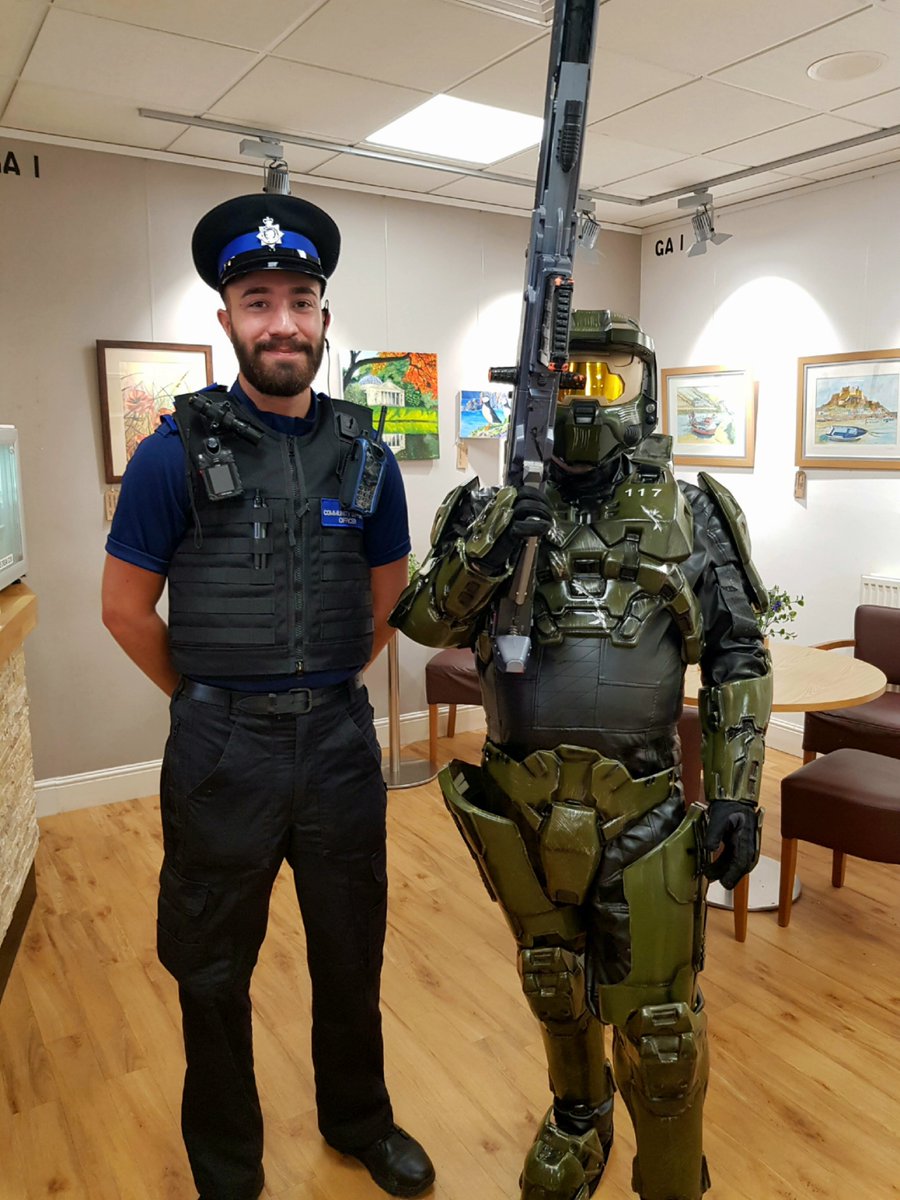 ASPSedgemoor's tweet photo. Over the weekend #PCSORyan attended Burnham-On-Sea Comic Con at the Princess Theatre. Great to see such a friendly community coming together to share their products and costumes. Positive engagement with people &amp; superhero's of all ages! 🦸‍♂️🦸‍♀️ #YourCommunity #NewUniformIdeas https://t.co/wdZO4is5HN