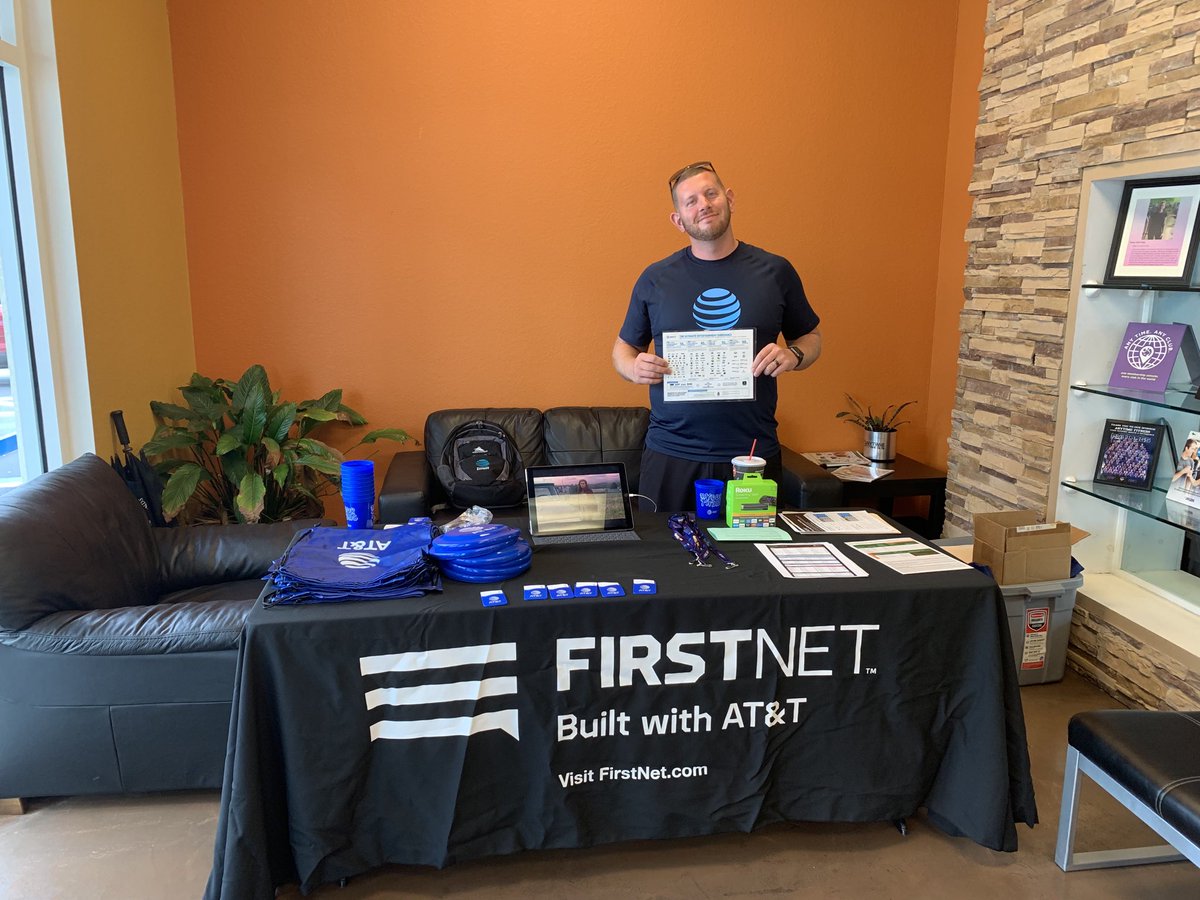 Nickbecker85's tweet image. Come visit your local AT&amp;amp;T representative at Cape Coral Anytime fitness for all your entertainment needs. #proudrsm #ATTLife #JamaciaBay#entertainmenttogetyourswolon ⁦@ReanTaube⁩ ⁦@MilagrosMontout⁩ ⁦@tonicrawford44⁩