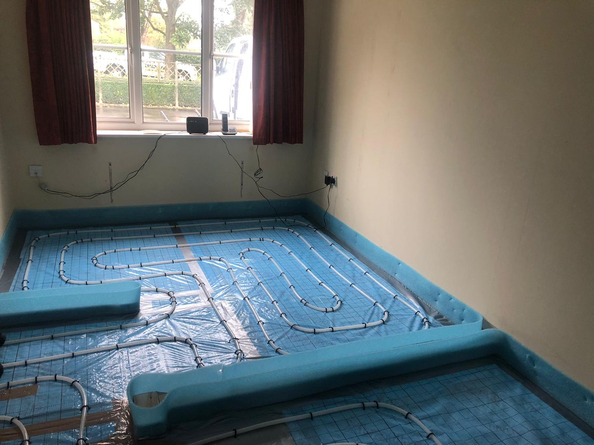 dragon_heating's tweet photo. Last Friday's job complete!
Cemfloor screed was laid on top👍
Great installation from our guys!
Local job in Ossett!
#ufh #screed #cemfloor #team #work https://t.co/WZIzPKJio7