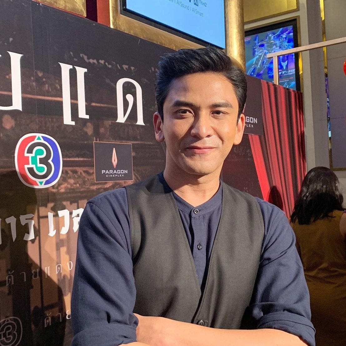 HaruthaiLove's tweet photo. ฟังๆทางนี้หัวเหว่ยไม่ได้เป็นอะไรกับเจ้าสัวหลงเหว่ย"รู้เพียงแต่ว่าหัวเหว่ยสามารถเปิดดูเจ้าสัวหลงเหว่ยได้ก้อเท่านั้นเอง555!เจ้าสัวหล่อๆมาทุกจันทร์และอังคาร20.20น.ละครคุณภาพ"ด้ายแดง"พัฒนาการเริ่มมีเรื่อยๆส���ุกอย่าลืมนะครับ"ด้ายแดง"#ช่อง3 #เจ้าสัวหลงเหว่ย #ด้ายแดง #magicif_one_lakorn https://t.co/rbAU2igUpt