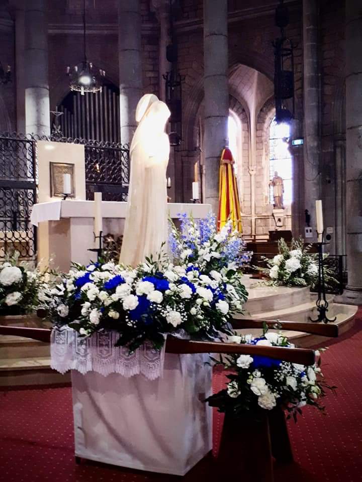 LeGrandMdeMarie's tweet photo. Animé d'une pareille confiance, 
Ô Vierge des Vierges, ô ma Mère,
j'accours vers vous ! Et gémissant 
sous le poids de mes péchés,
je me prosterne à vos pieds.
Veuillez, ô Mère du Verbe, 
ne pas dédaigner mes prières ;
Mais écoutez-les favorablement, 
Et daignez les exaucer. Amen https://t.co/p6VkThR4Ma