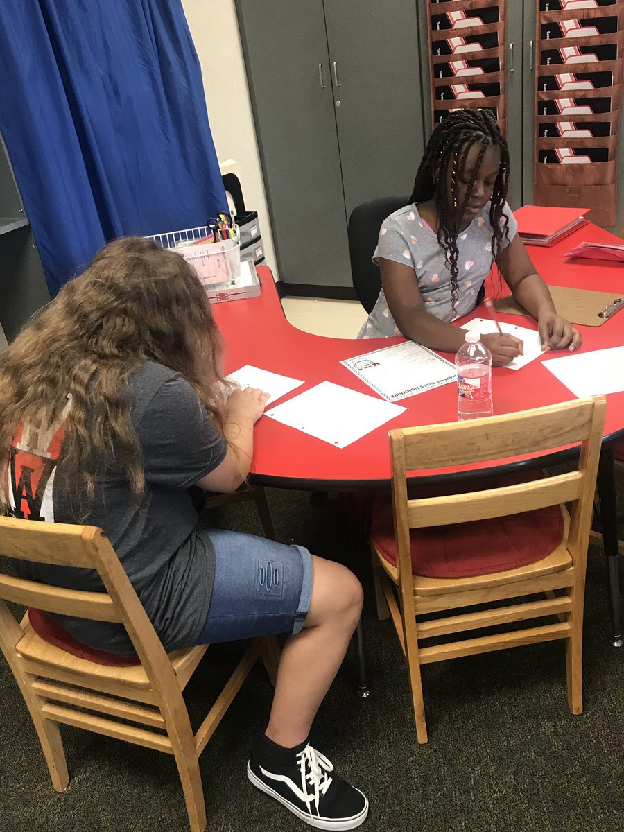 WoodsTylerISD's tweet photo. 4th grade authors working on writing! #winningatwoods #itsgoodtobeawrangler https://t.co/ZeH10u2TlT
