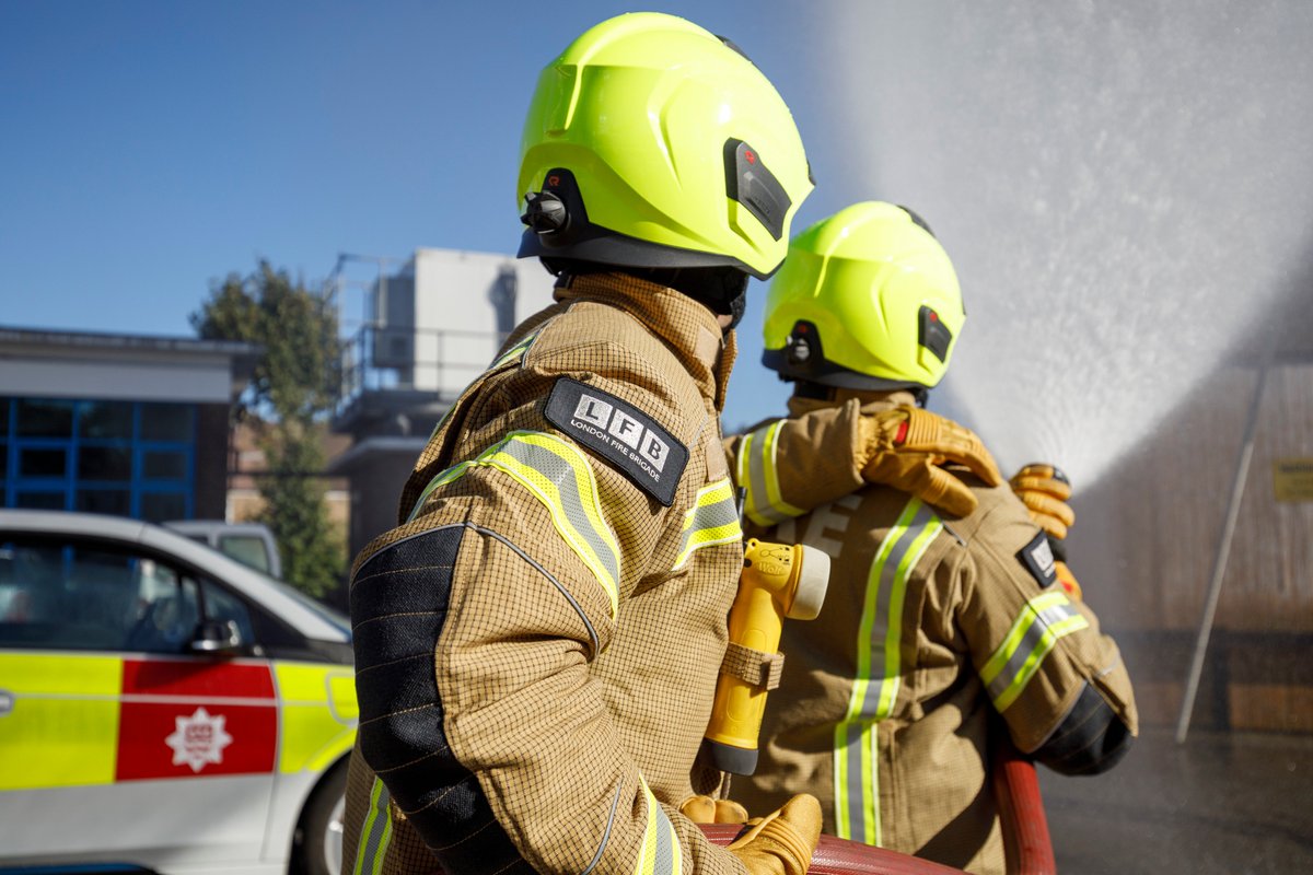 LondonFire's tweet photo. Firefighters are making steady progress at the fire in Churchill Terrace, Chingford. Part of a flat is alight. https://t.co/96xPsEXISv https://t.co/KEPRxUobIB