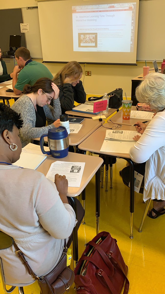 cpsnewteachers's tweet photo. Middle school teachers “pausing the panic” with @LFerdinandt &amp; discussing how to setup classroom space and procedures. #WhyITeachCPS https://t.co/GS56y7DKHt