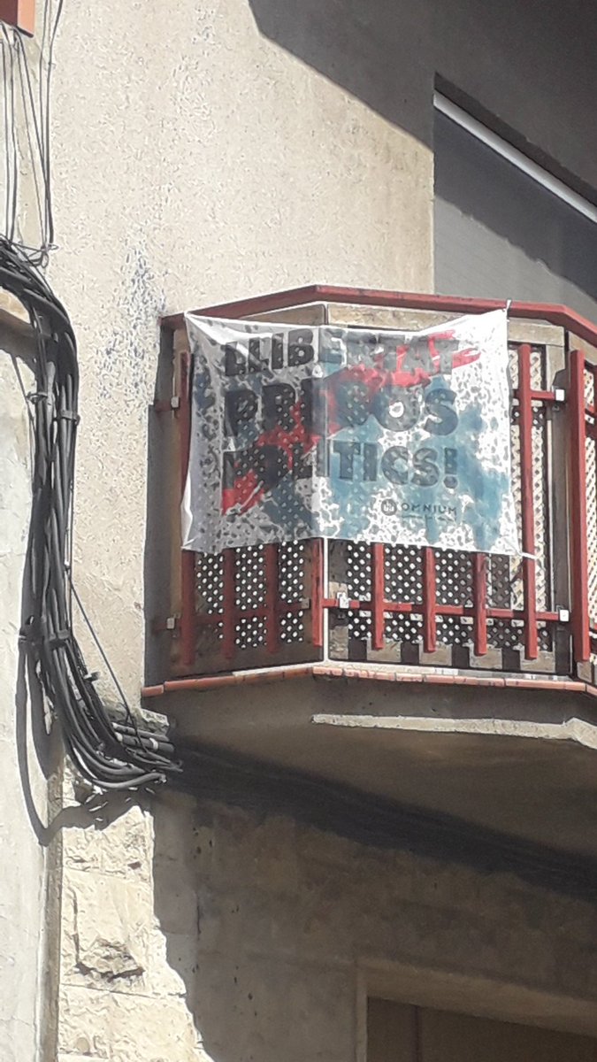 ramon_puig's tweet photo. Es veu que no podem expressar cap opinió sense que hi hagi algún inadaptat que es queixi amb quelcom més que paraules...

#Igualada #barrisantcrist @OmniumAnoia @omnium @ANCAnoia #Llibertatpresospolitics https://t.co/xZAkhBAx0s