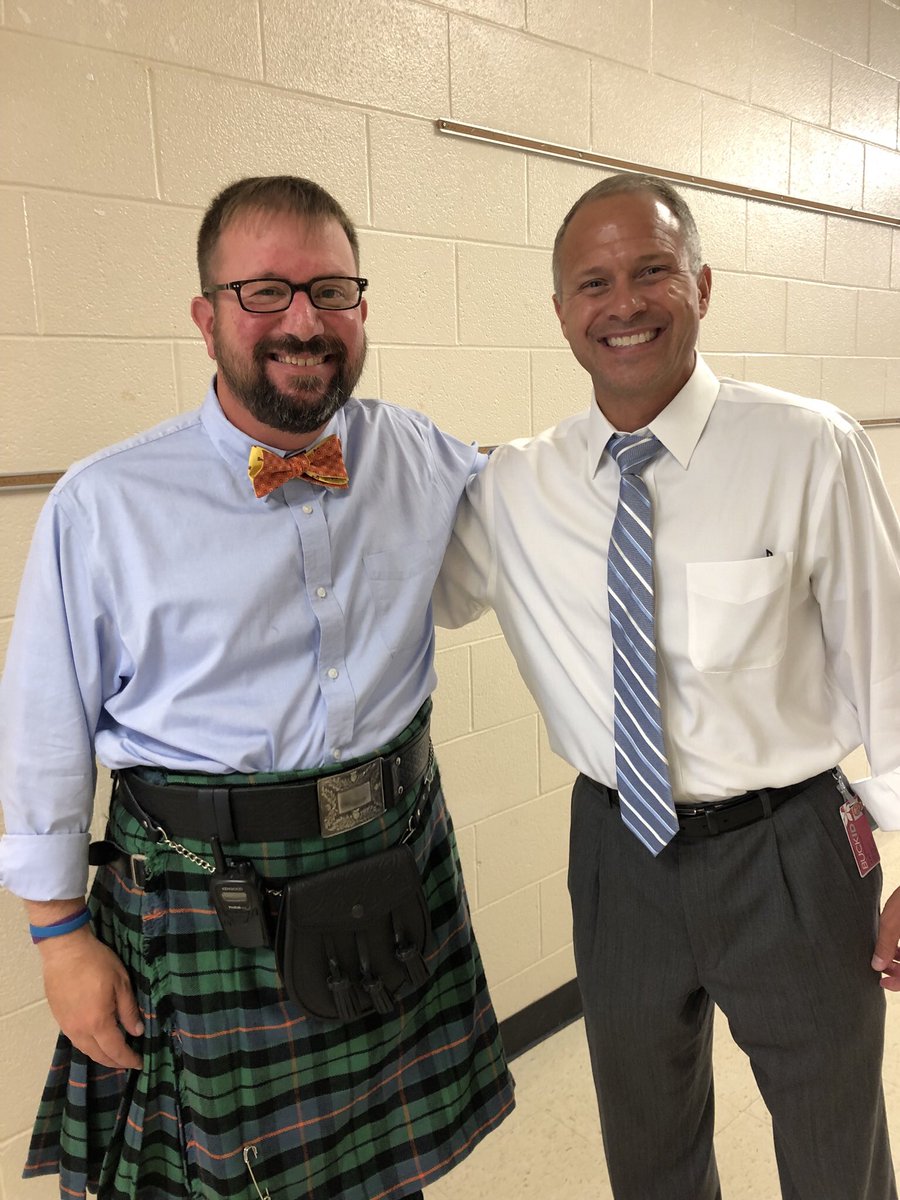 Great start to the year!! <a href="/BeaconBobcats/">Beacon Elementary</a> with @Hilliard_Supt #HCSD1 <a href="/HilliardSchools/">Hilliard Schools</a>