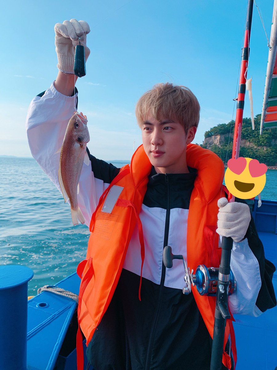 JIN_0613BTS's tweet photo. 방탄소년단 진, 슈가와 함께 휴가 중 근황… 지금은 낚시 중 (출처 : 마이데일리 | 네이버 TV연예) https://t.co/A5hkDZKESR
Like, recommend and comment ♥️
#EpiphanyStream100M
#AwakeStream10M
#이밤Stream20M
#JIN #진 #석진 #김석진 #방탄소년단 #방탄소년단진 #BTS @BTS_twt https://t.co/crusM4YeXO