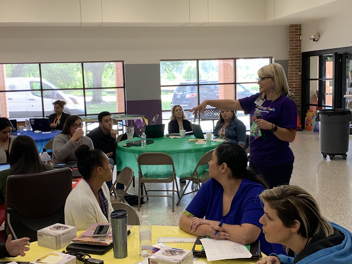 RoyalwoodLions's tweet photo. Thank you @SheldonISDPD @_annetteclark @BeckyZalesnik for our #REHighTech training.@lorenarojo @KendraBlessed https://t.co/6fc1oTQu6k